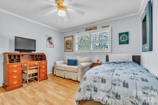 219 Raintree Drive, Hendersonville, NC 28791