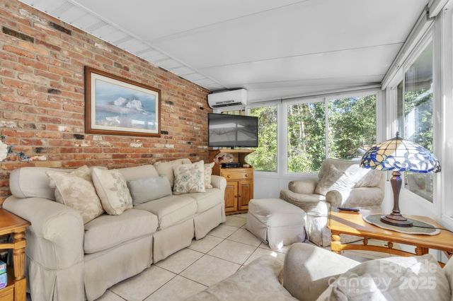 219 Raintree Drive, Hendersonville, NC 28791