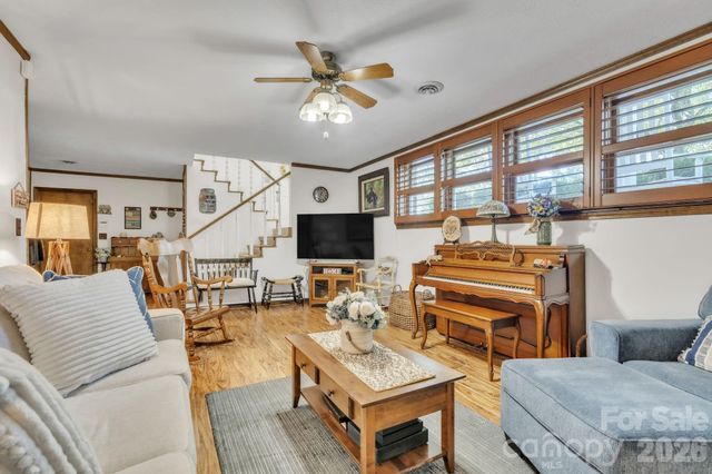 219 Raintree Drive, Hendersonville, NC 28791