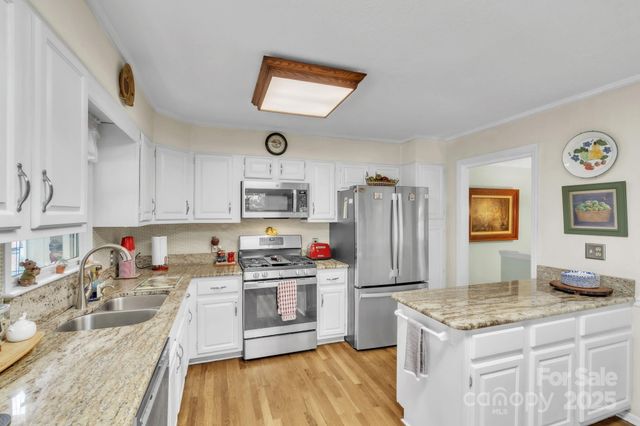 219 Raintree Drive, Hendersonville, NC 28791