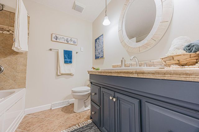 2202 15th Avenue S, Fargo, ND 58103