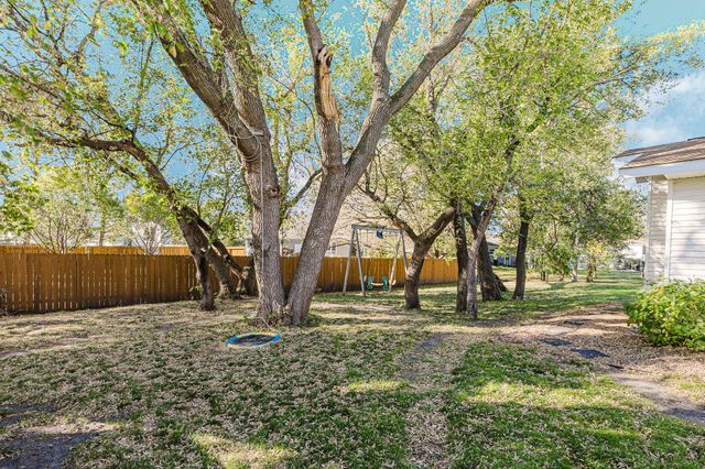 2202 15th Avenue S, Fargo, ND 58103