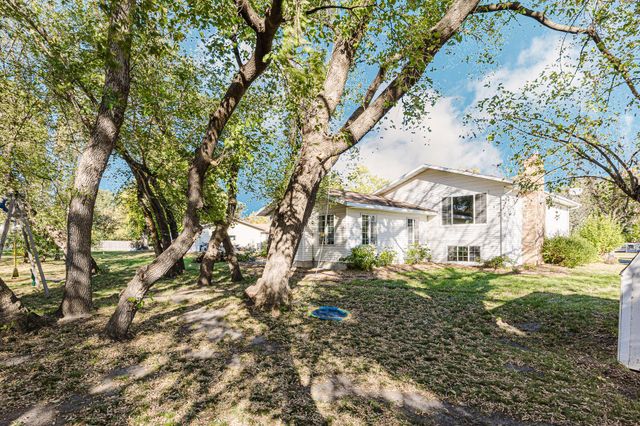 2202 15th Avenue S, Fargo, ND 58103