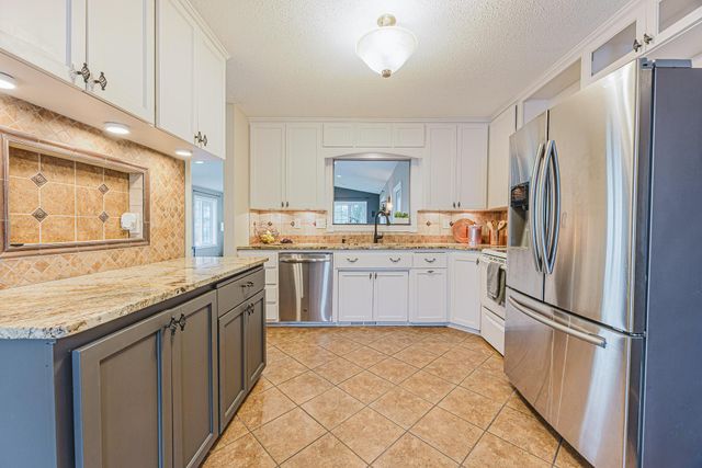 2202 15th Avenue S, Fargo, ND 58103