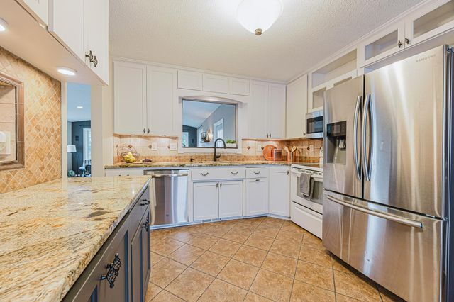 2202 15th Avenue S, Fargo, ND 58103