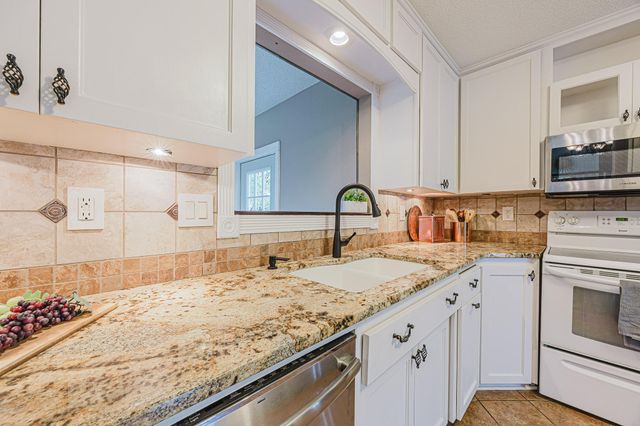 2202 15th Avenue S, Fargo, ND 58103