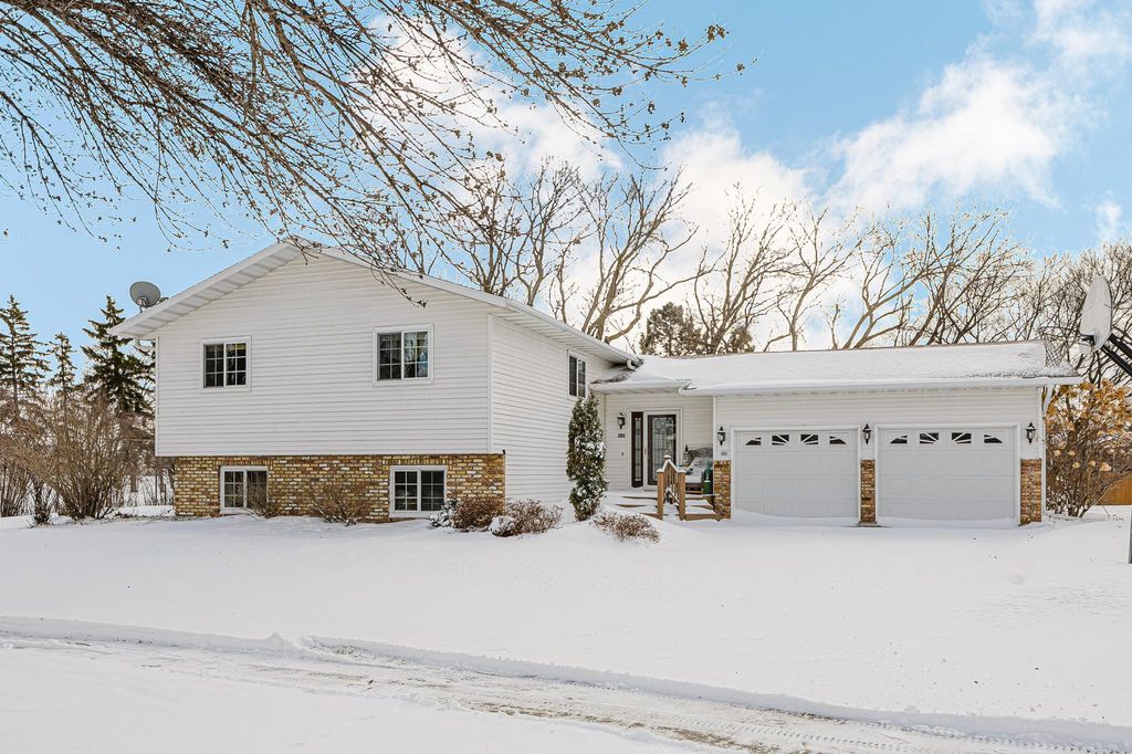 2202 15th Avenue S, Fargo, ND 58103