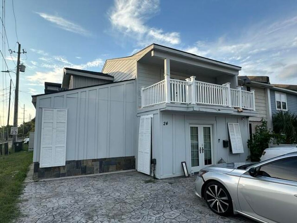 24 Cedar Street, Charleston, SC 29403