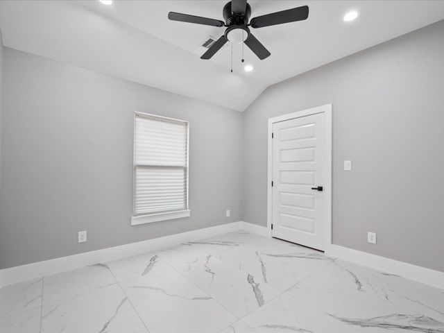 9114 Everglade Drive B, Houston, TX 77078