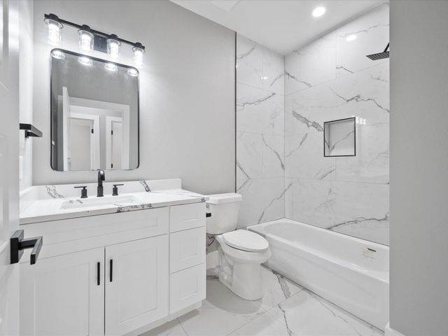 9114 Everglade Drive B, Houston, TX 77078