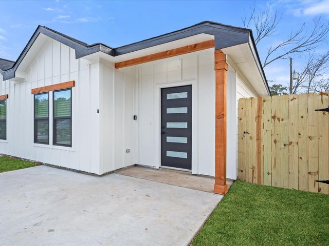 9114 Everglade Drive B, Houston, TX 77078