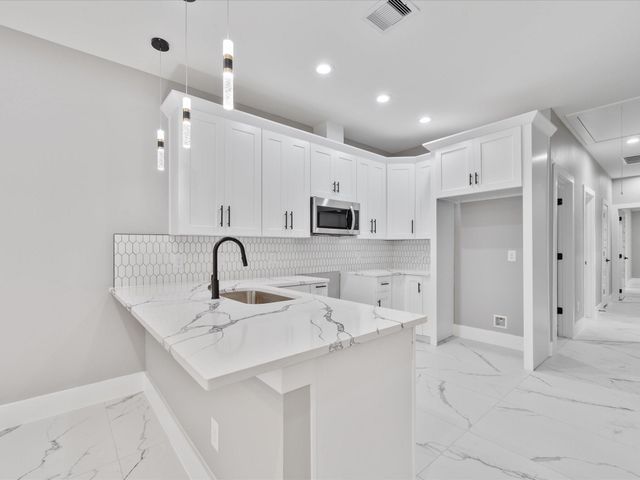 9114 Everglade Drive B, Houston, TX 77078