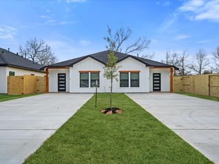 9114 Everglade Drive B, Houston, TX 77078