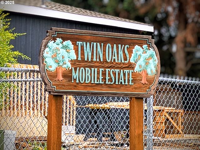 180 TWIN OAKS Loop, Winston, OR 97496