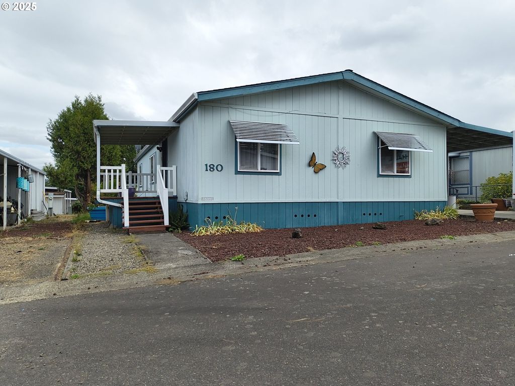 180 TWIN OAKS Loop, Winston, OR 97496