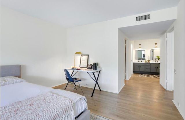 251 E La Verne Way F, Palm Springs, CA 92264