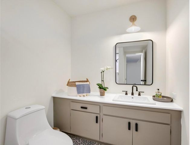 251 E La Verne Way F, Palm Springs, CA 92264