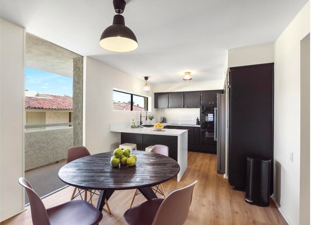 251 E La Verne Way F, Palm Springs, CA 92264