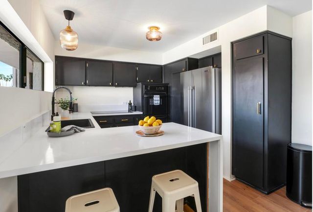 251 E La Verne Way F, Palm Springs, CA 92264