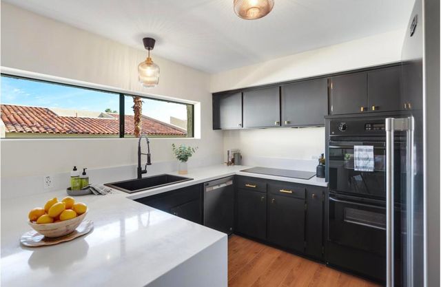 251 E La Verne Way F, Palm Springs, CA 92264