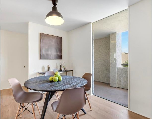 251 E La Verne Way F, Palm Springs, CA 92264