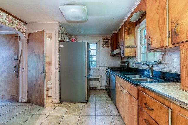 33 Morey Rd, Boston, MA 02132