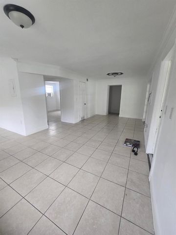 6209 Grant Street, Hollywood, FL 33024