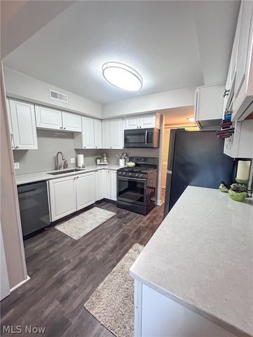 6310 Greenwood 105, Northfield, OH 44067
