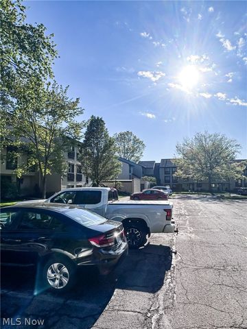 6310 Greenwood 105, Northfield, OH 44067