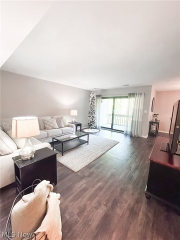 6310 Greenwood 105, Northfield, OH 44067