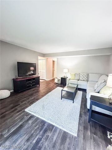 6310 Greenwood 105, Northfield, OH 44067