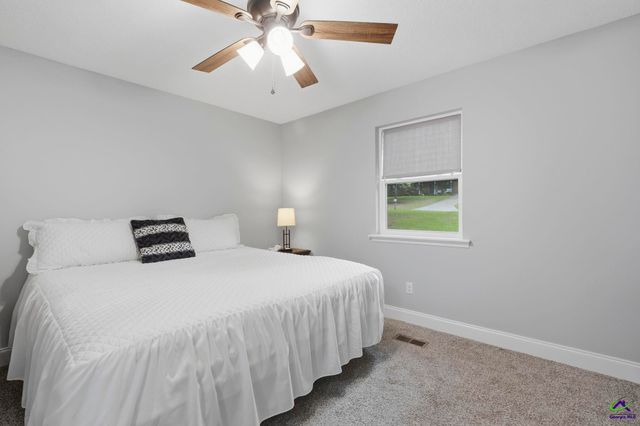 400 North Lake Drive, Perry, GA 31069