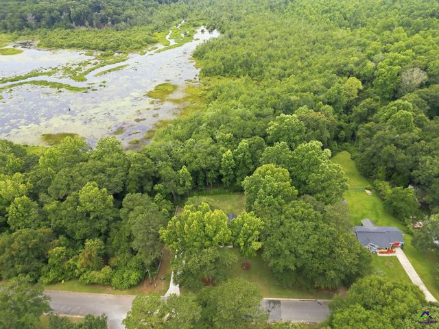400 North Lake Drive, Perry, GA 31069