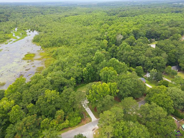 400 North Lake Drive, Perry, GA 31069