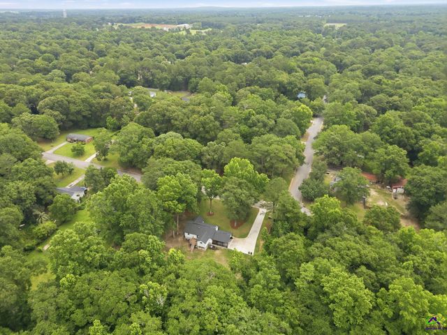 400 North Lake Drive, Perry, GA 31069
