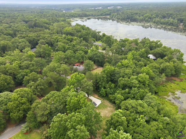 400 North Lake Drive, Perry, GA 31069