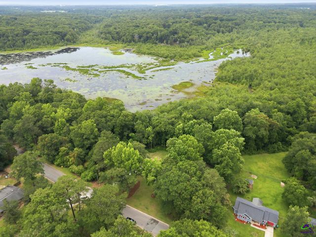 400 North Lake Drive, Perry, GA 31069