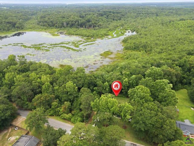 400 North Lake Drive, Perry, GA 31069