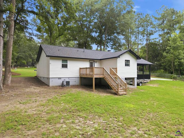 400 North Lake Drive, Perry, GA 31069