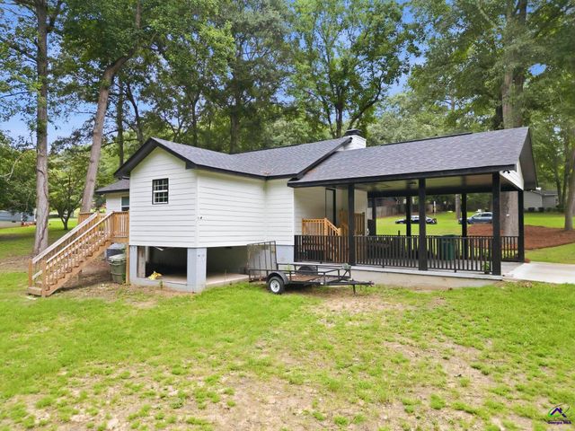 400 North Lake Drive, Perry, GA 31069
