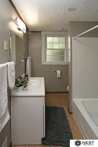 2760 S 13 Street, Lincoln, NE 68502