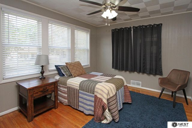 2760 S 13 Street, Lincoln, NE 68502