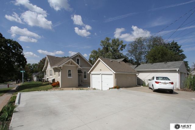 2760 S 13 Street, Lincoln, NE 68502