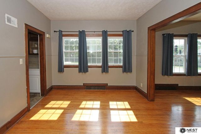 2760 S 13 Street, Lincoln, NE 68502
