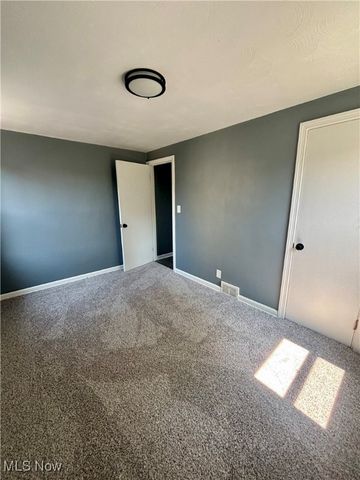 426 11th Street, Elyria, OH 44035