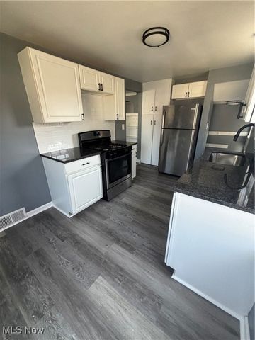 426 11th Street, Elyria, OH 44035