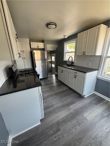 426 11th Street, Elyria, OH 44035