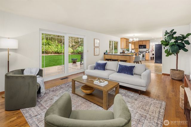 18604 NE 189th Street, Woodinville, WA 98077