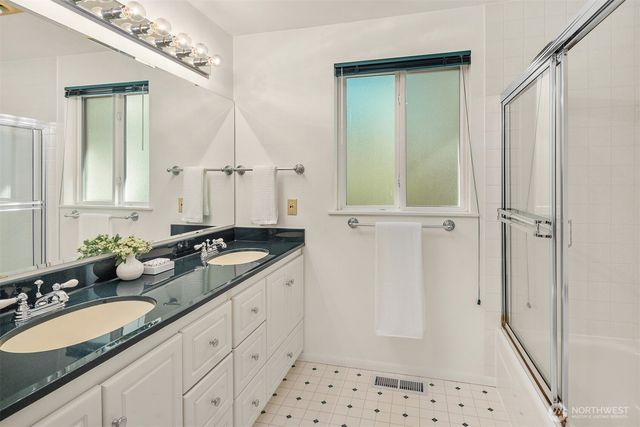 18604 NE 189th Street, Woodinville, WA 98077