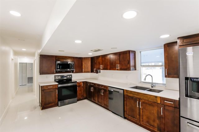 6609 NW 80th Court, Tamarac, FL 33321